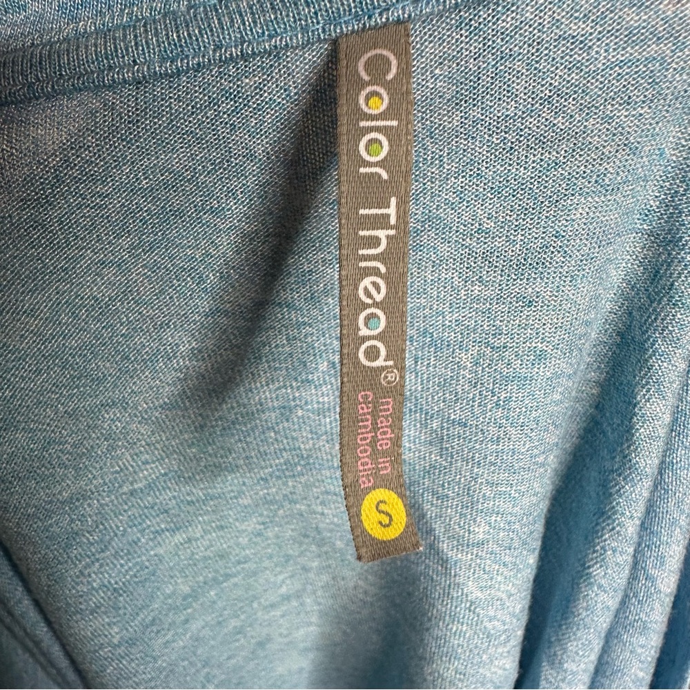 Color Thread Blue Top 🪜 - Picture 3 of 3